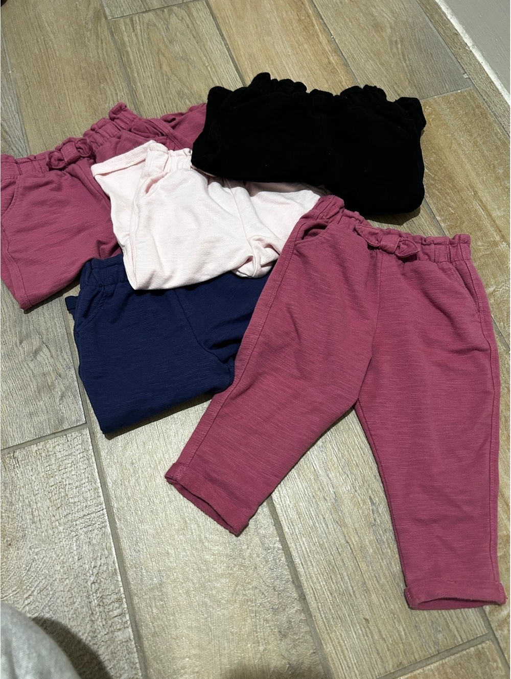 Bundle of 5 pairs of pants!
